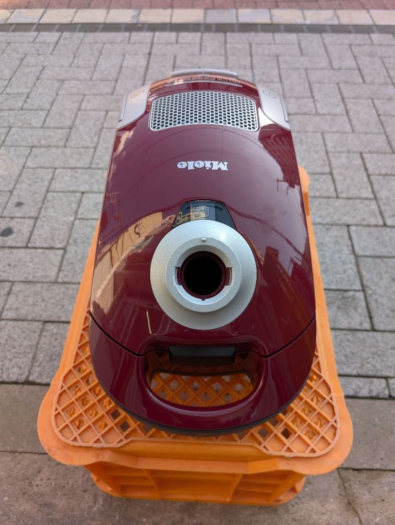【歳末特価】Miele　ミーレ　掃除機　レッド　S4582