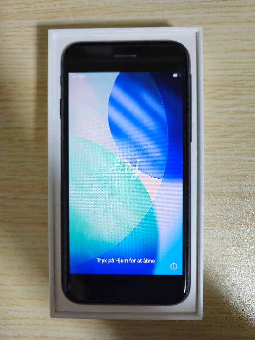 か*る様 美品 iPhone SE 第3世代 ミッドナイト MMYC3J/A S