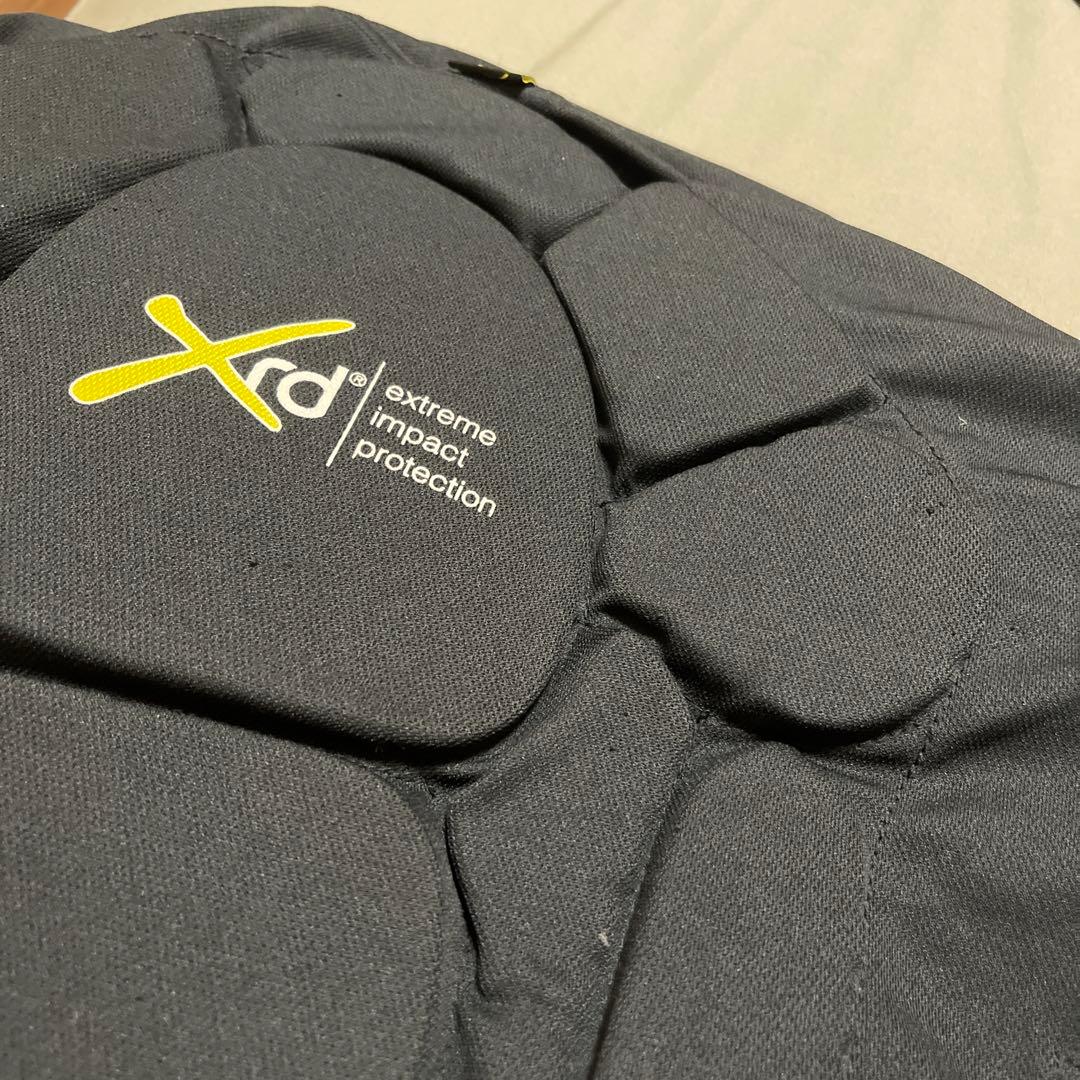 未使用品eb's(エビス)ebsBODY スノーボードプロテクター（防具）