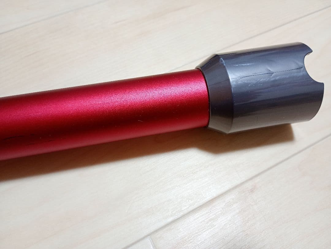 【使用少】dyson v8 ダイソン　スティッククリーナー本体　サイクロン掃除機