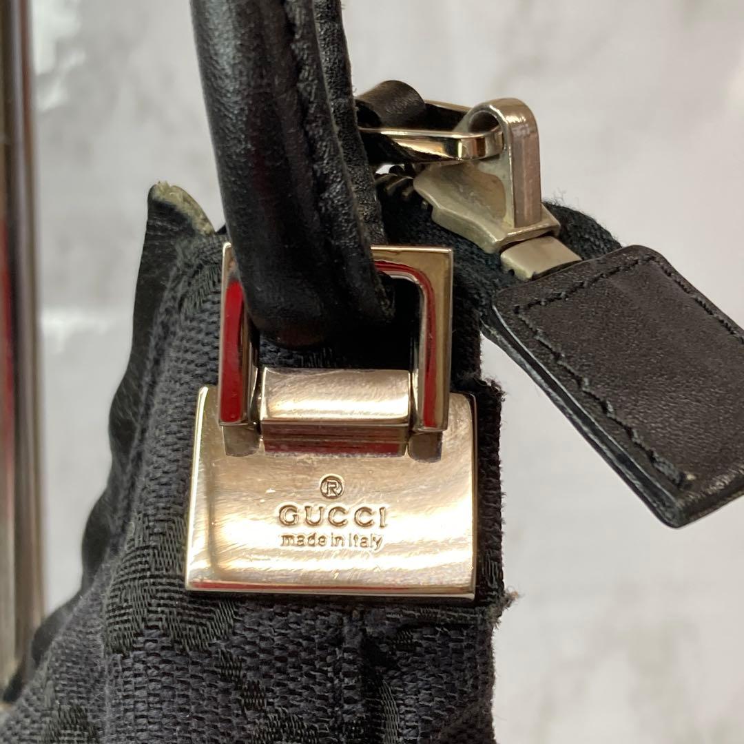 GUCCI グッチ　モノグラム柄　ブラック ショルダーバッグ