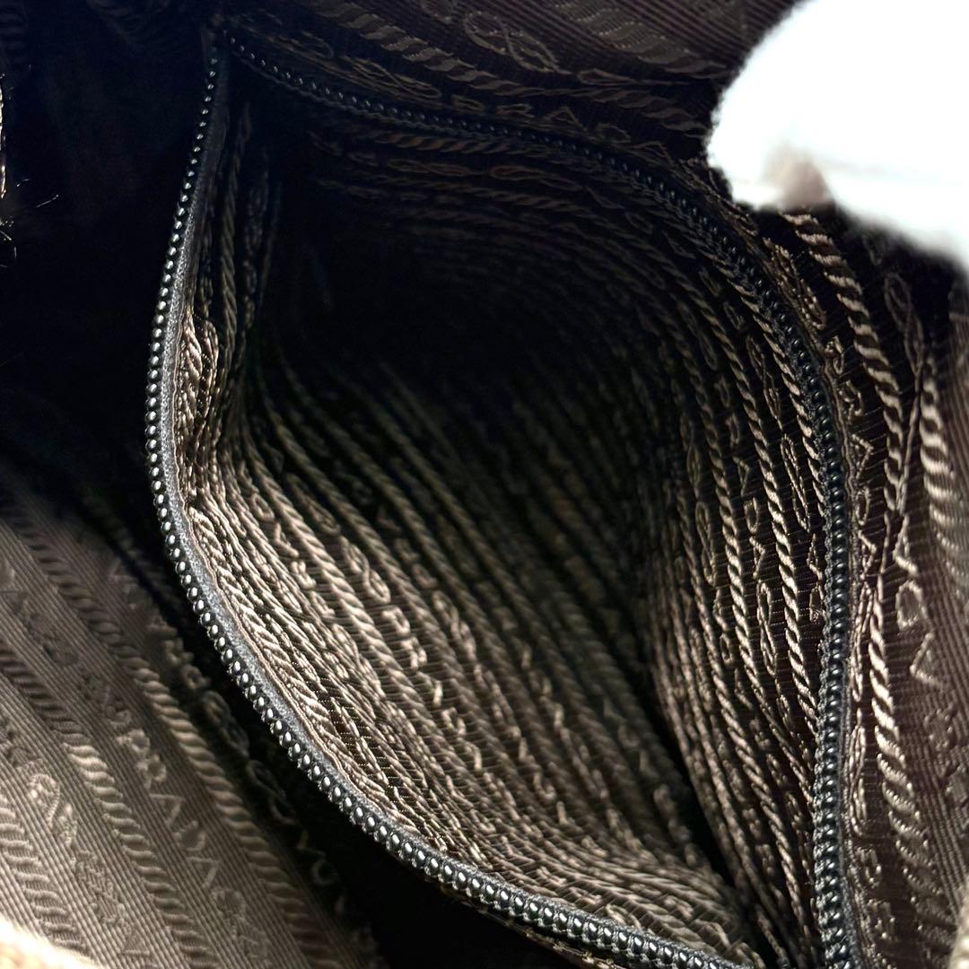 【極美品】プラダ ショルダーバッグ 近年モデル ナイロン サフィアーノ カーキ