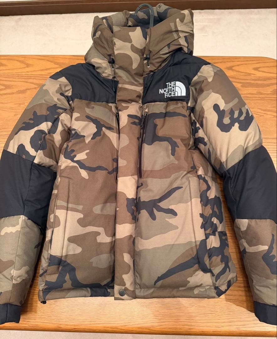 NOVELTY BALTRO LIGHT JACKETカモフラ柄ダウンジャケット