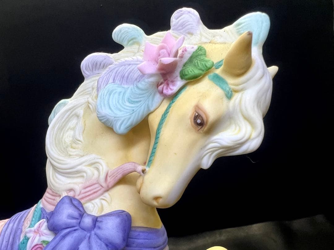 陶器製 馬の置物 花の装飾付き