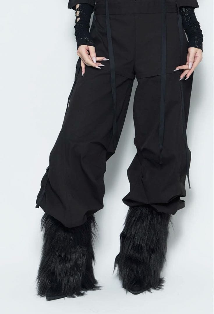 THEREDTHREAD ブラックファー付きブーツ