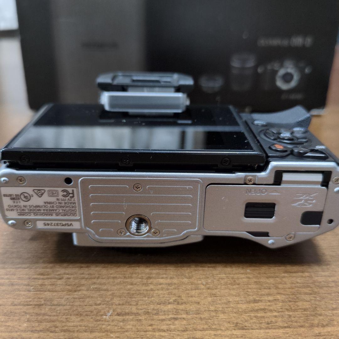 ショット数3194！OLYMPUS　OM-D E-M10シルバーボディのみ