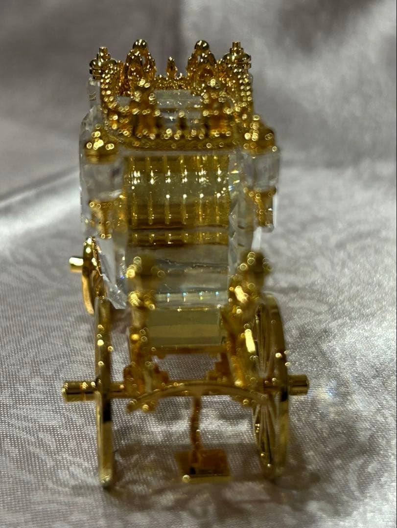 Swarovski クリスタル　馬車　ゴールド置物