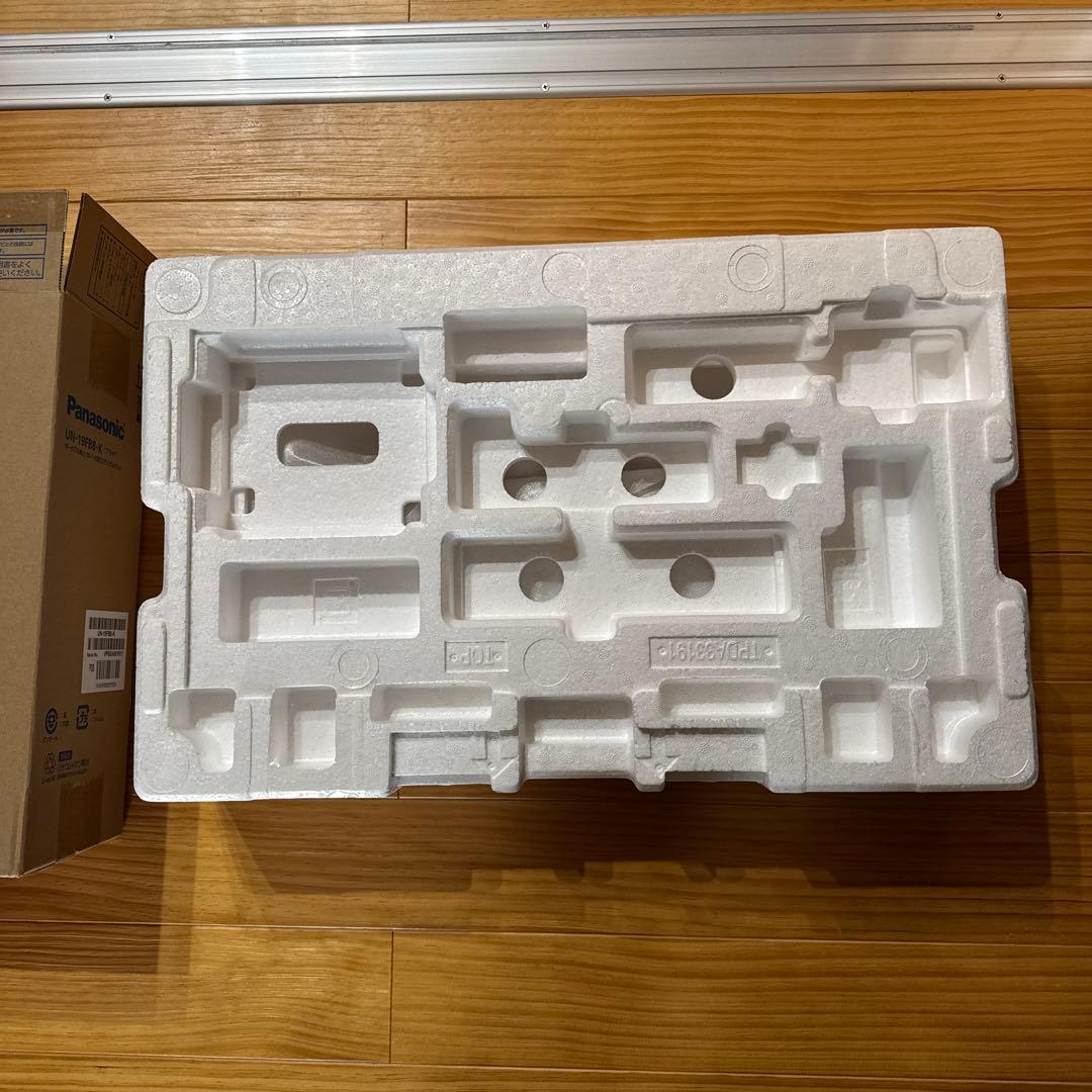 パナソニック UN-19CFB8 19型液晶テレビ プライベート・ビエラ