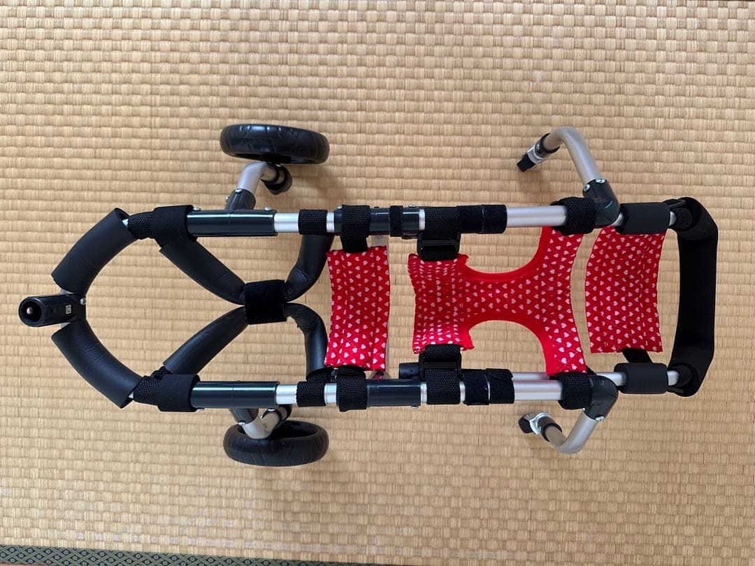 ワンちゃん4輪　リハビリ　食事補助　介護補助　犬の歩行器