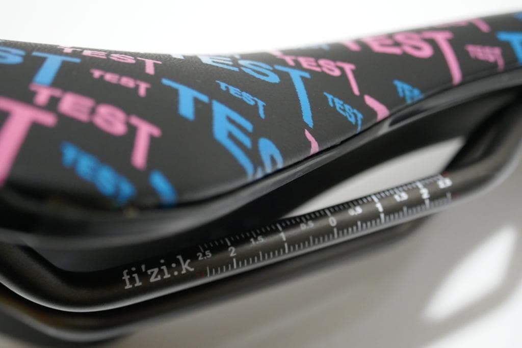 フィジーク テスト サドル ALIANTE VERSUS EVO R3　ラージ