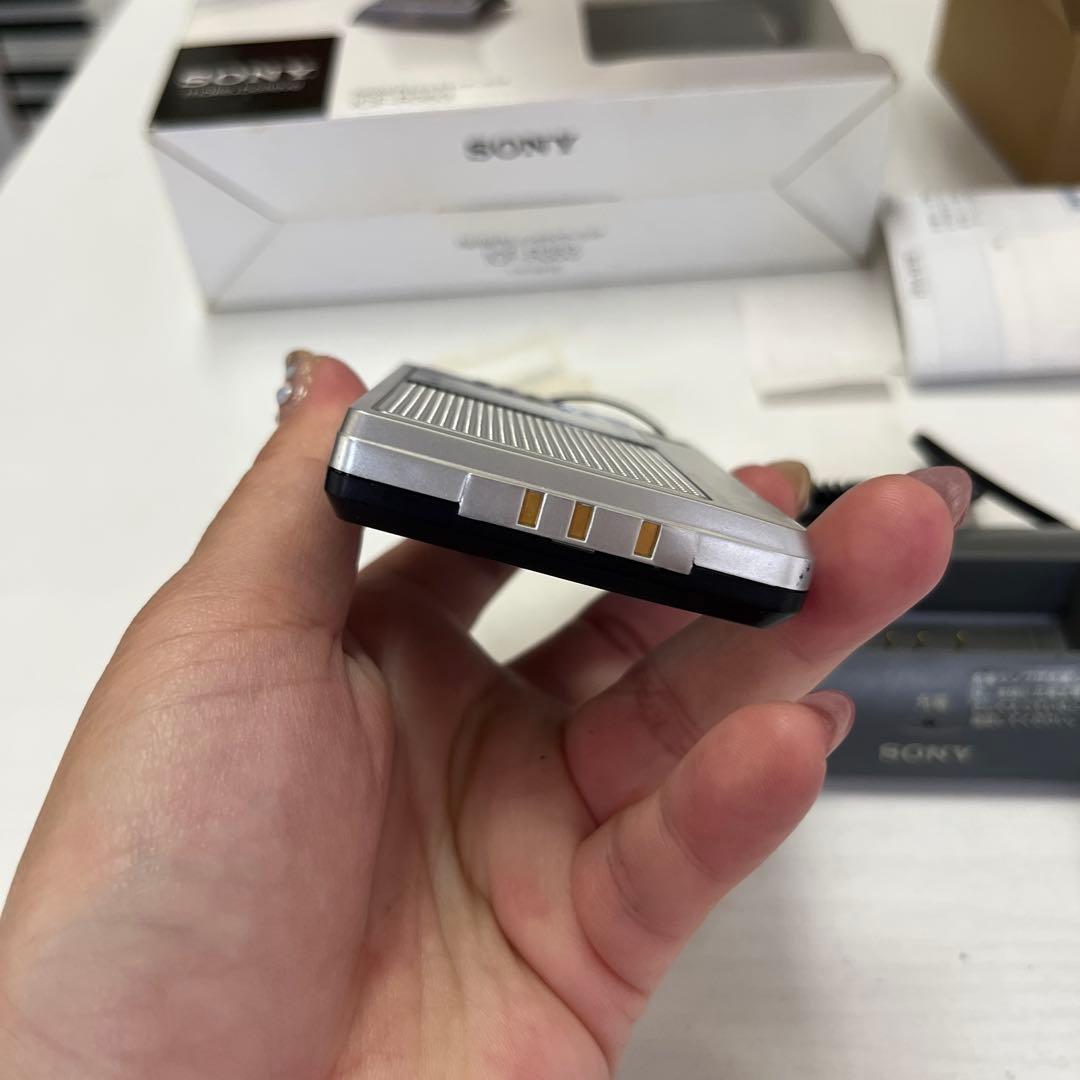 SONY FM/AM ポケッタブルラジオ ICF-R353