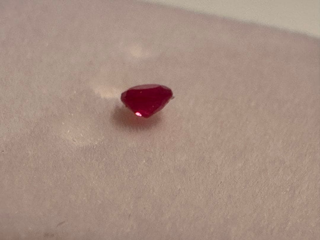 レッドベリル　ビックスバイト　ルース　0.12ct