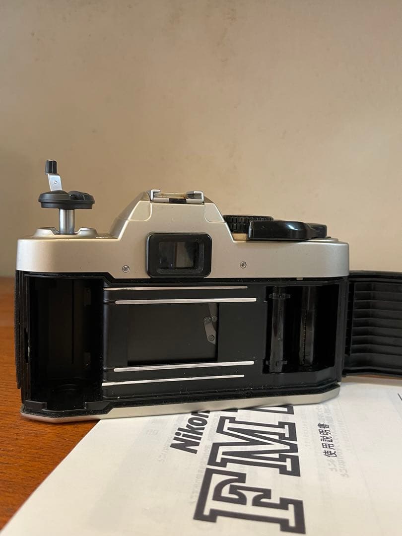 nikon FM10 マニュアル一眼レフ　フィルムカメラ　オマケ付きセット