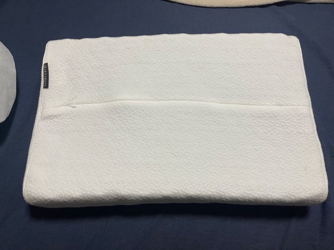 ヒツジのいらない枕 テンセル枕カバー付　至極　使用品