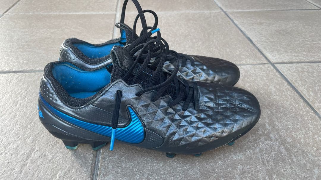 Nike サッカーシューズ ブラック/ブルー　ティエンポ8FG