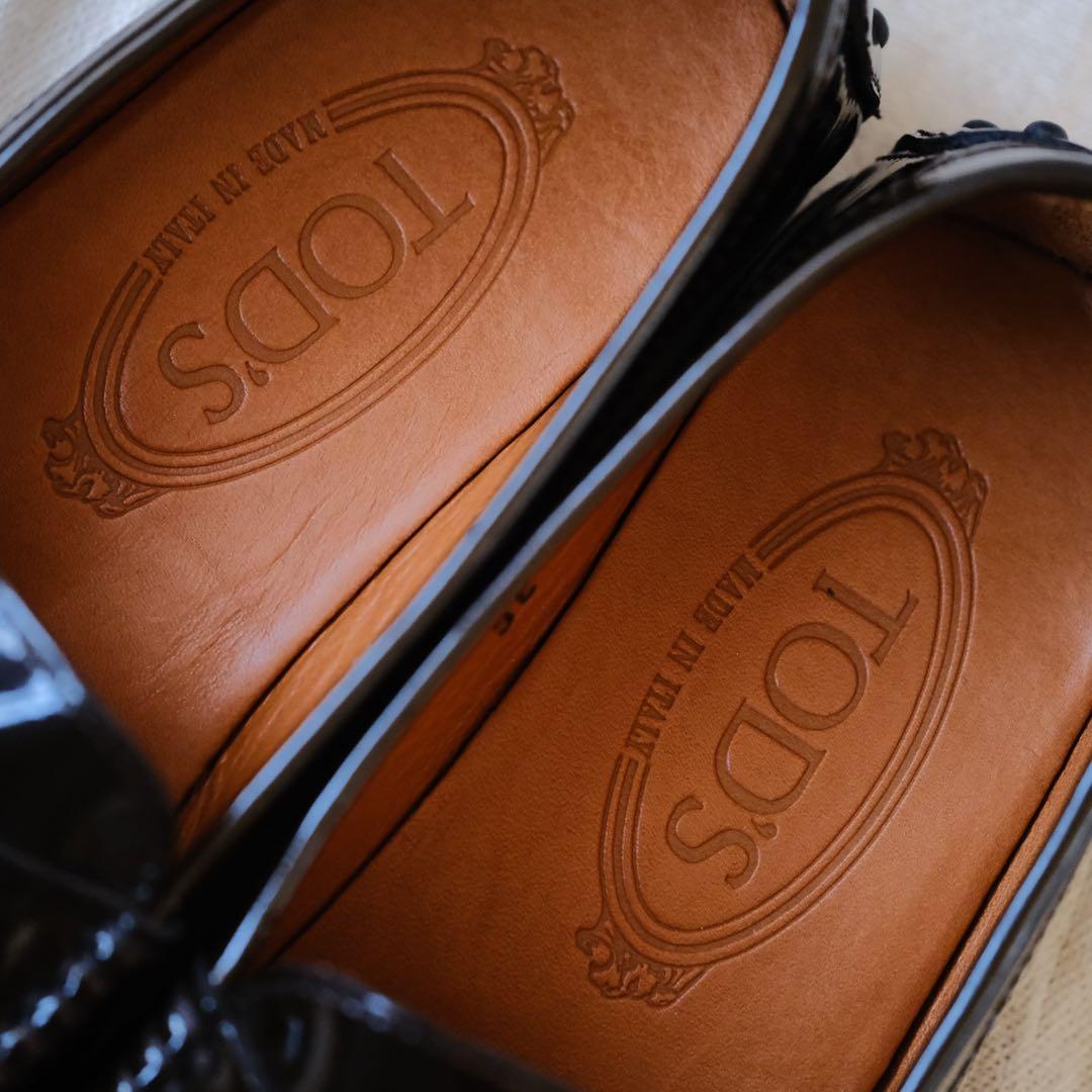 TOD’Sトッズ　パテントドライビングローファー　茶35