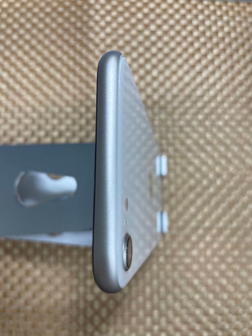 iPhone SE 第3世代 64 GB スターライトSIMフリー【3552】