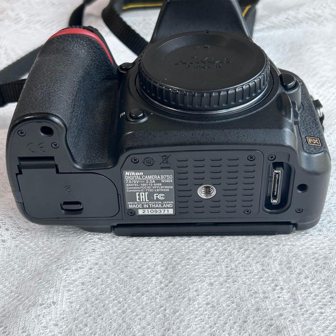 Nikon D750 一眼レフカメラ 本体　縦グリップ付き