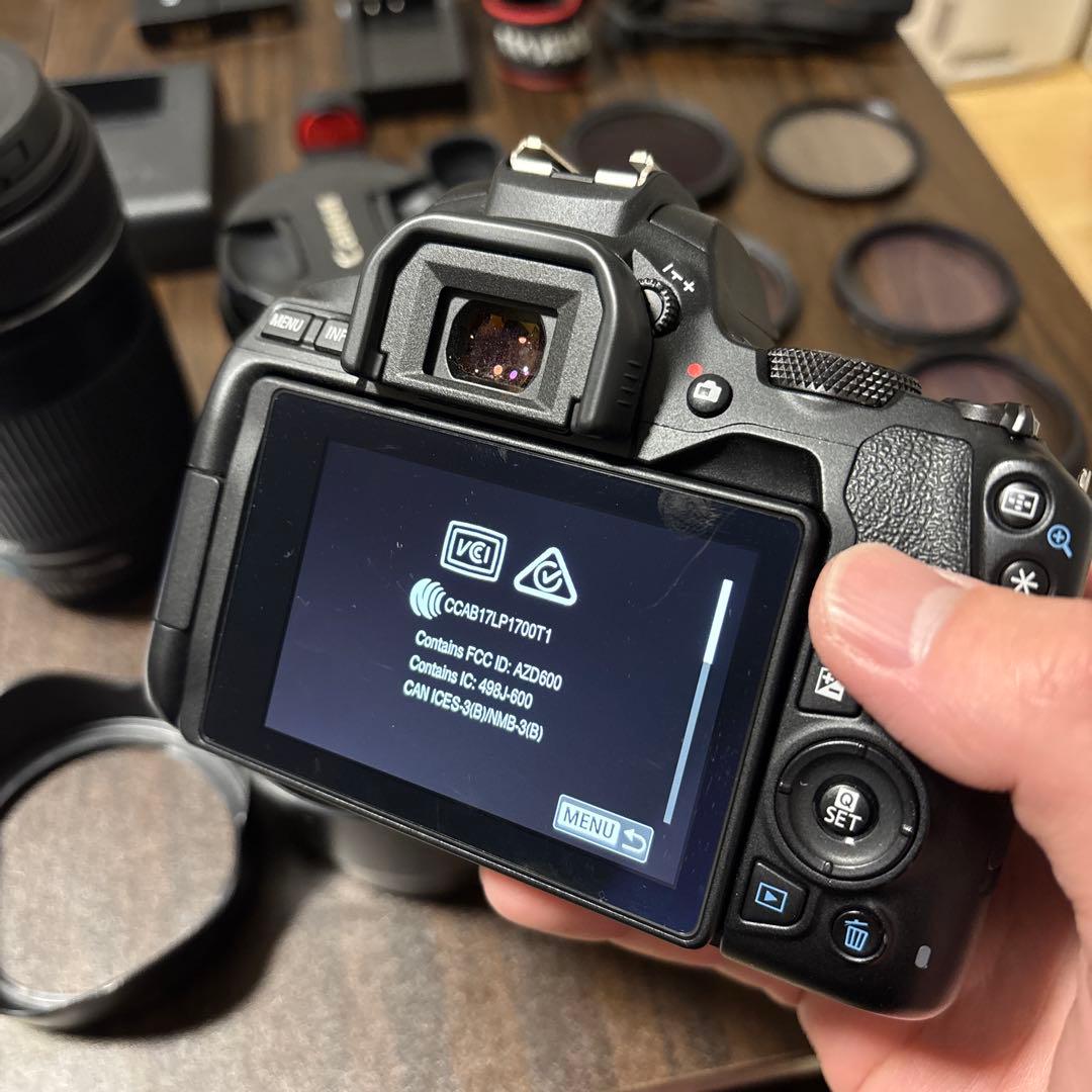 Canon EOS Kiss X10 ダブルズームセット／付属品・箱・取説完備