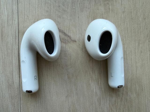 AirPods 4 ノイズキャンセリング ケース付き
