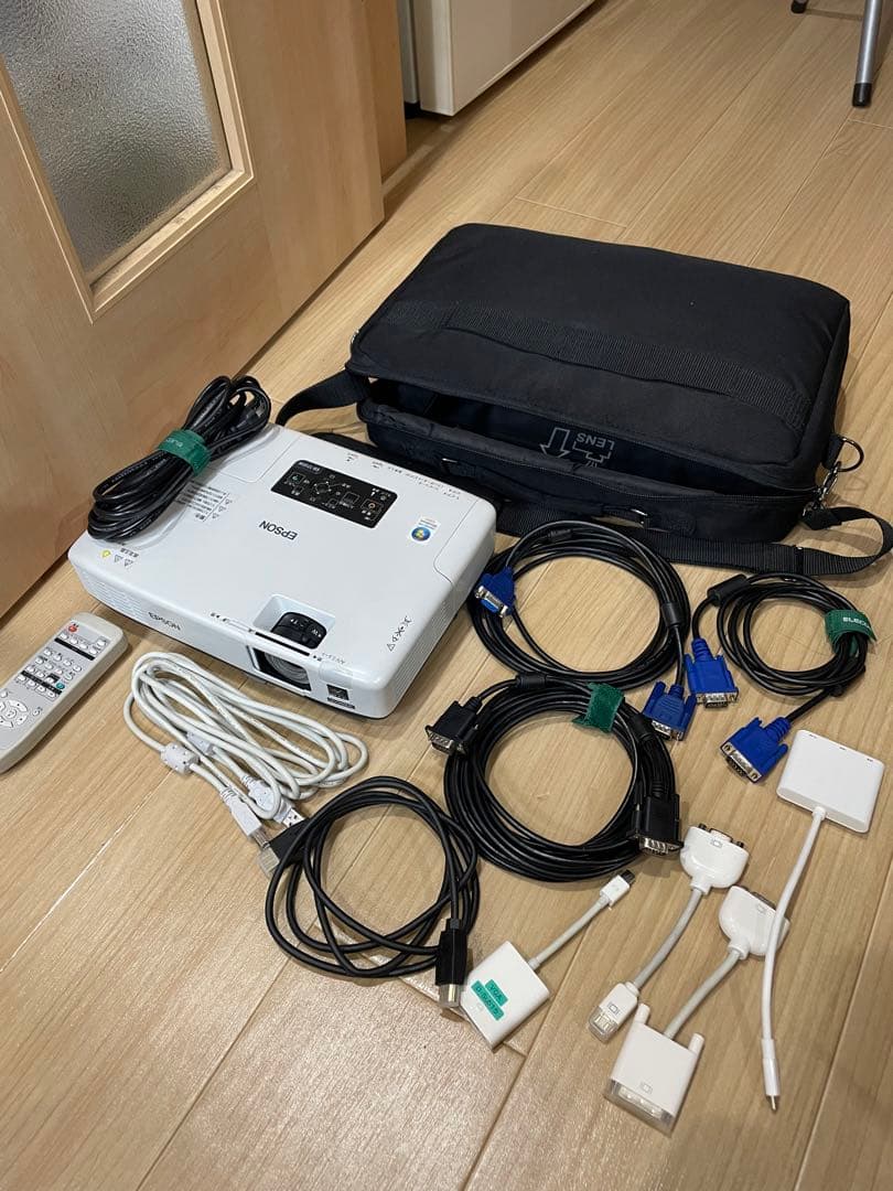 EPSON EB-1735W プロジェクター本体