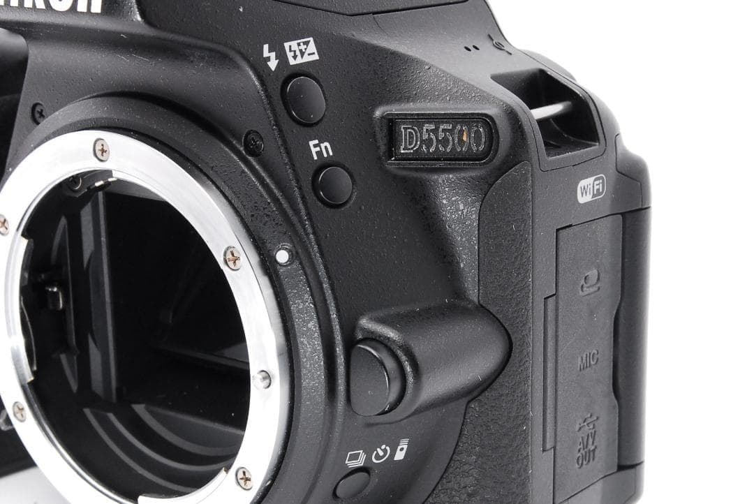 みさき✨美品 Wi-Fi搭載機 箱付き✨ Nikon D5500ダブル