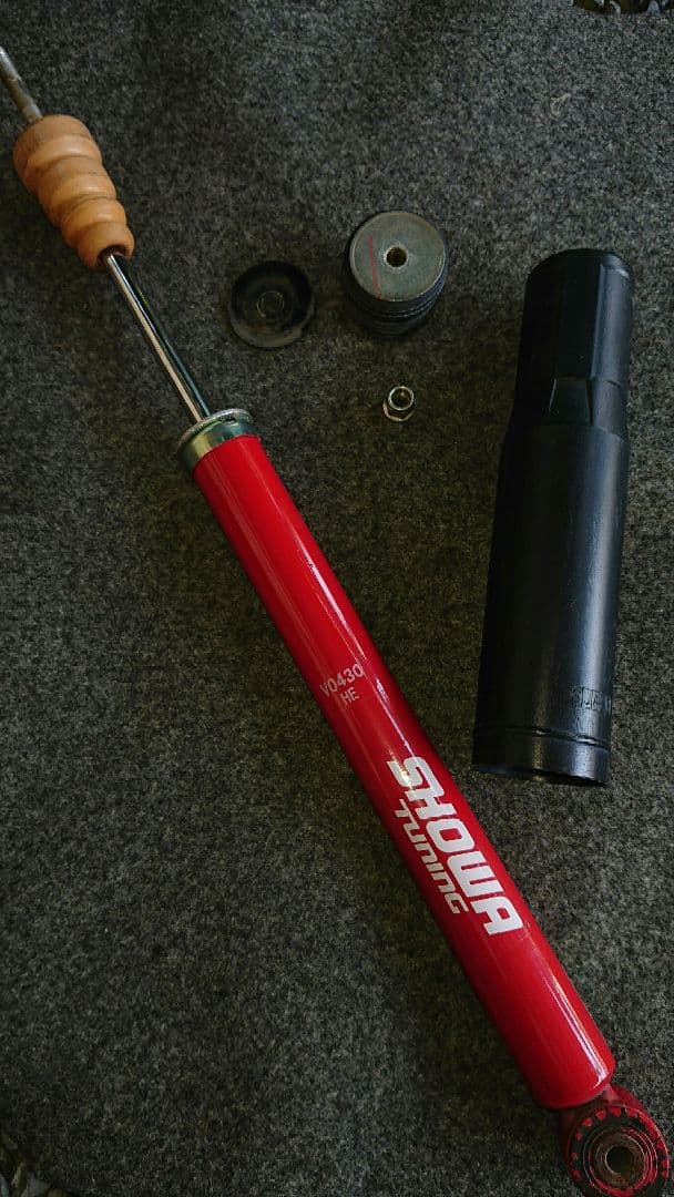 フィット GE8用 (リアのみ)SHOWA製ショックアブソーバー