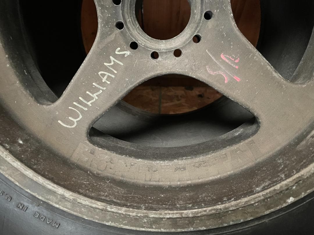 Ｆ１マシンのタイヤ＋ホイール　本物　アイルトン・セナ？　当時物
