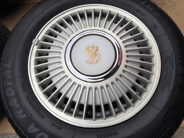 専用　希少!!トヨタ センチュリー 純正 キャップ付き 225/60R16