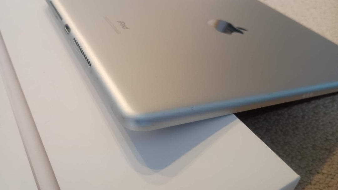 【美品】Apple iPad 第7世代 32GB WiFiモデル本体+付属品