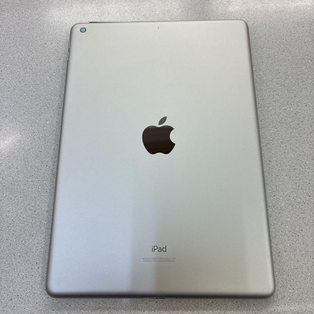 Apple iPad 8世代　シルバー