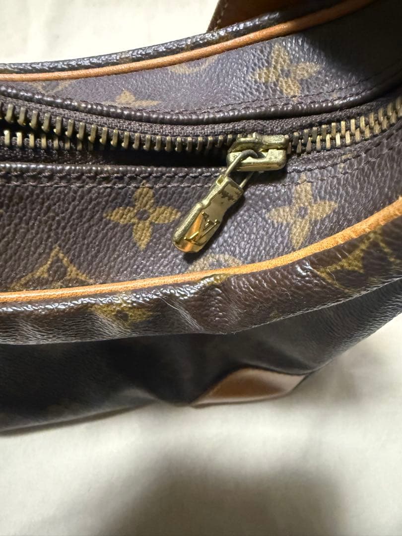 VUITTON バッグ