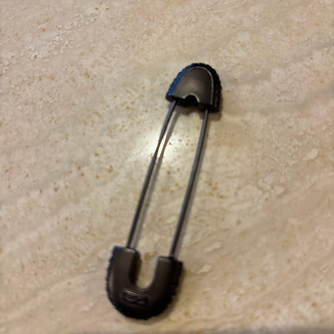 FOXEY スワロフスキークリスタル 調 ブラックブローチ