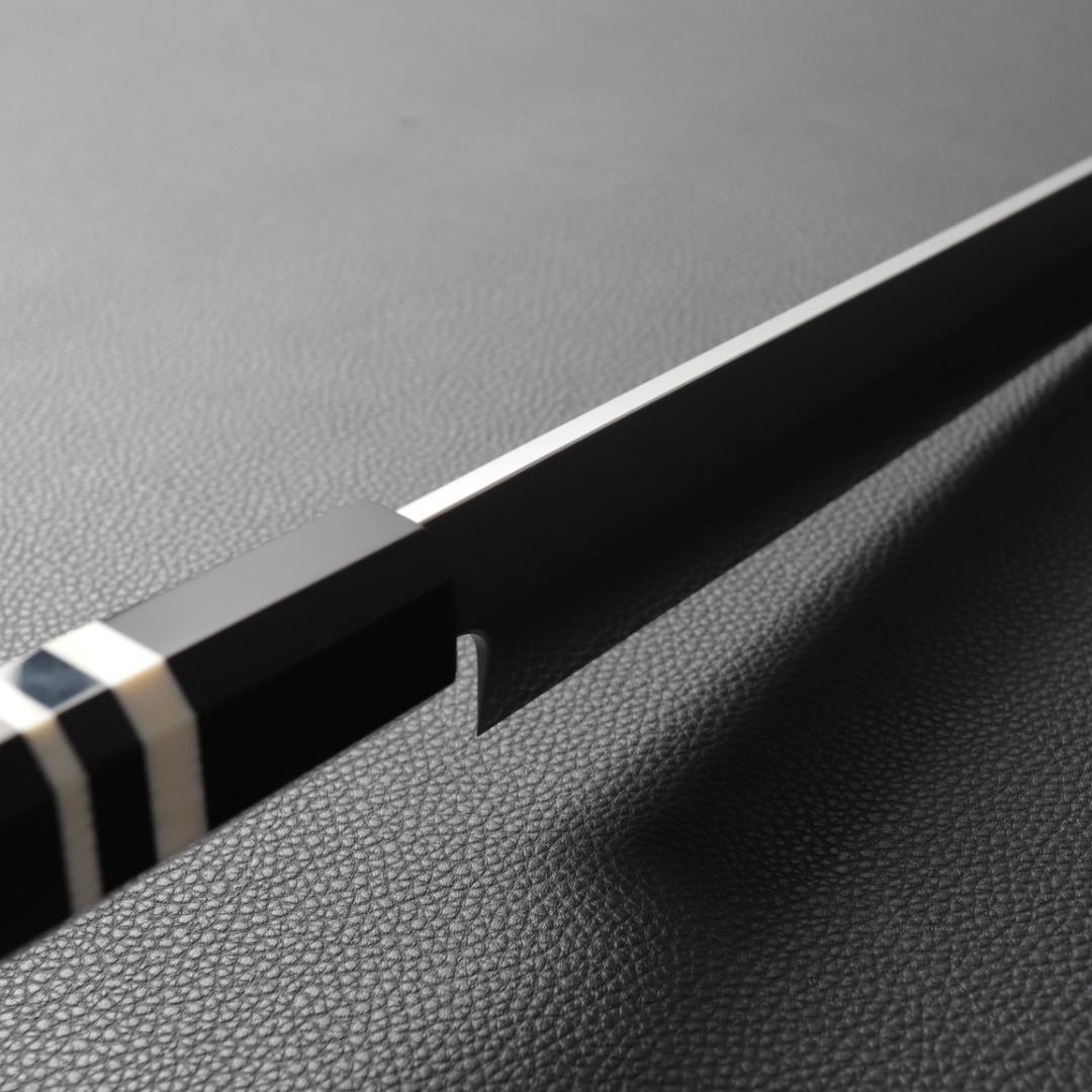 10082ダマスカス 先丸包丁 尺 海流紋 105層 黒檀黒水牛角白三本巻八角柄