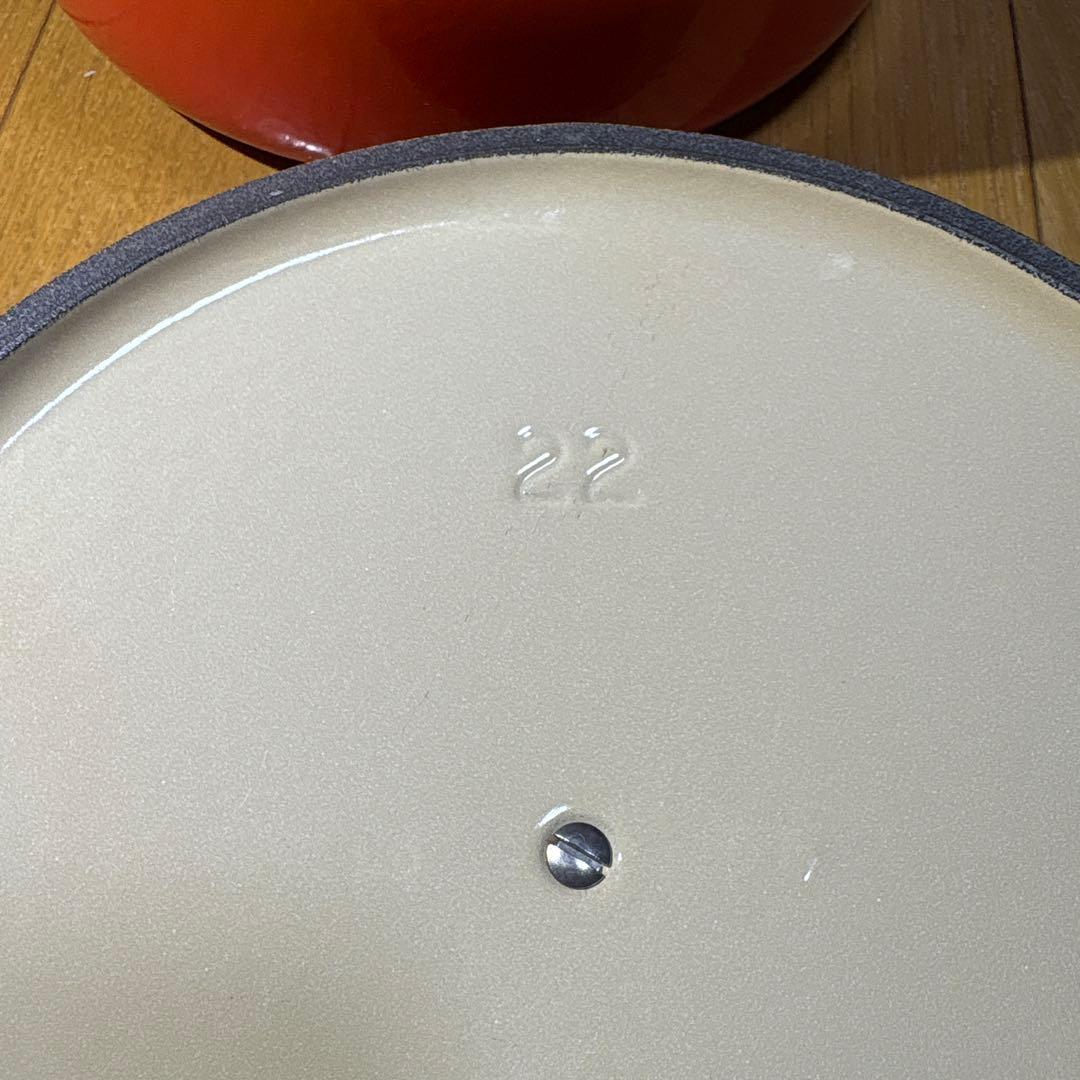 ほぼ新品 ル・クルーゼ ココット 22cm オレンジ 美品