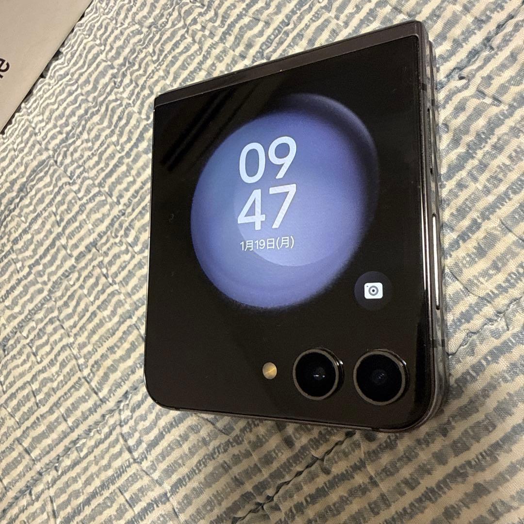 は*し様 [オークション]Galaxy Z flip5 256GB ブラックSI