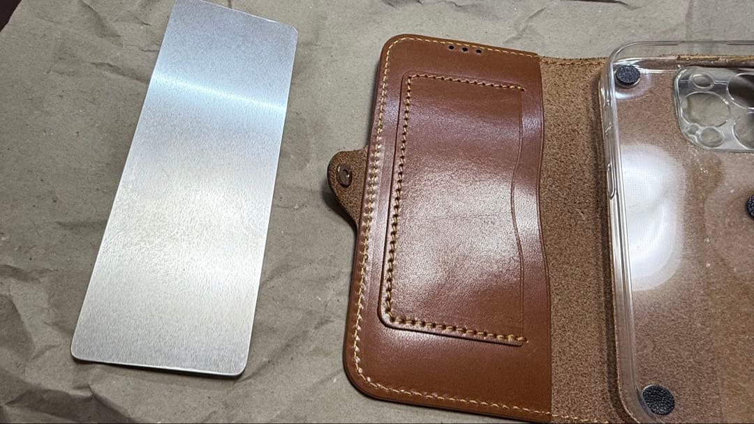 iPhone16pro 本革手帳タイプ 栃木レザー おまけ付き