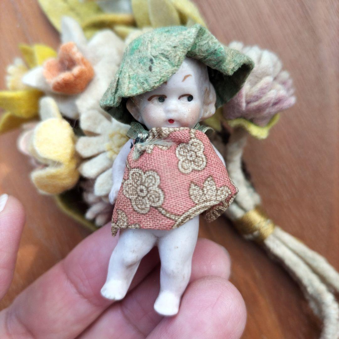 ドイツ　アンティーク　HERTWIG ミニチュアビスクドール　帽子を被った女の子