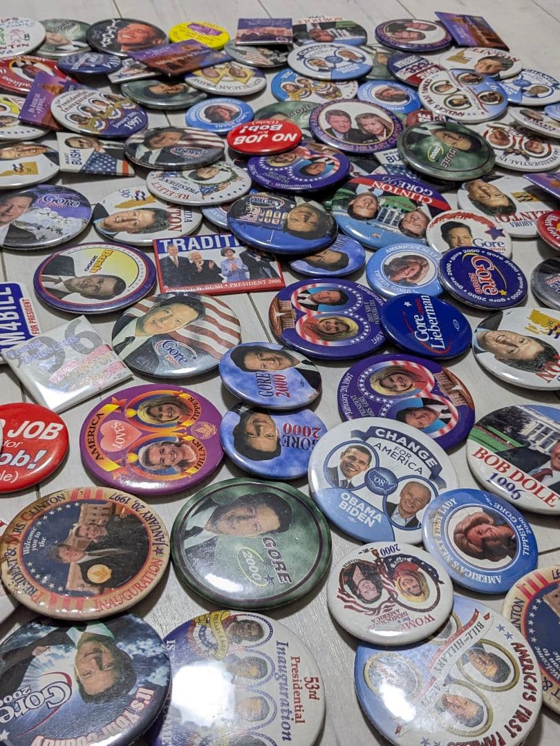 アメリカの缶バッジ 118個 まとめ売り ビンテージ ピンバッジ USA