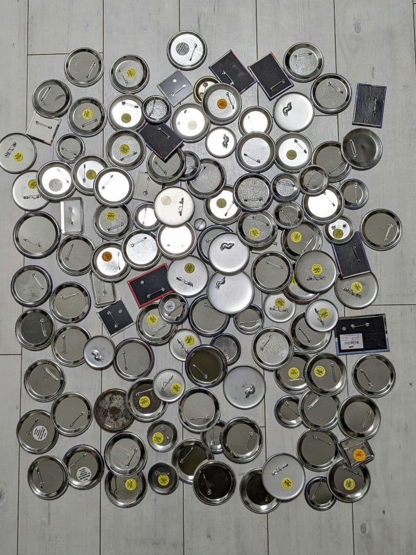 アメリカの缶バッジ 118個 まとめ売り ビンテージ ピンバッジ USA