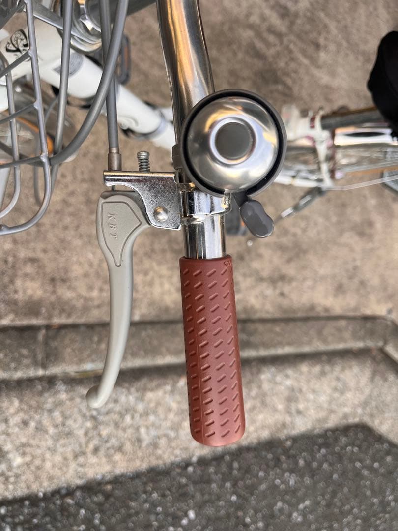 24インチ自転車(前面バスケット付)　ホワイト