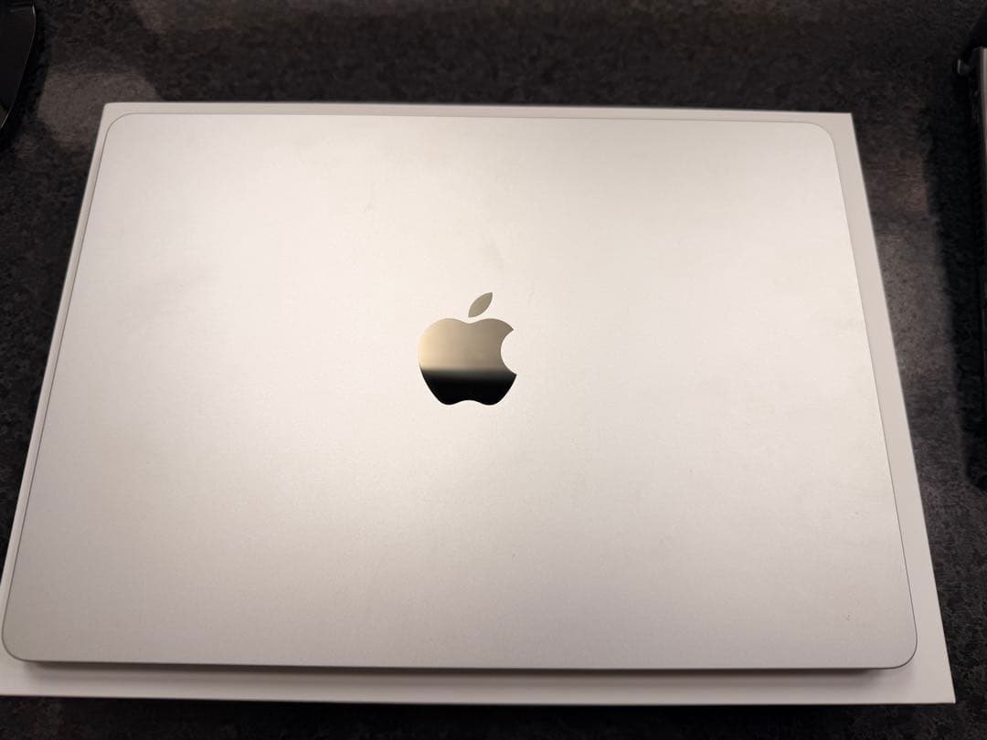 MacBookair m2 8GB 256 bat100% 付属品完品 美品