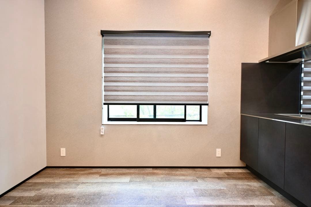 ニチベイ　調光ロールスクリーン　レユール