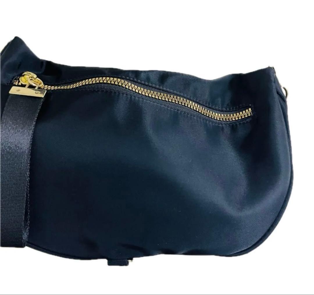 ペシンシャ メタルファスナー ショルダーバッグ ボディバッグ　ナイロン