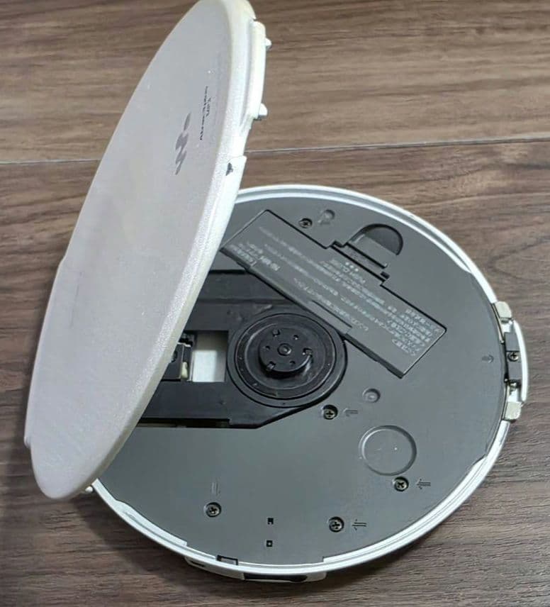 SONY　ソニー CDWALKMAN D-NE20