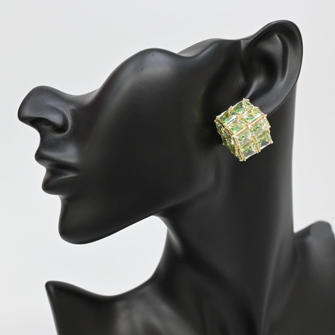 □ 46248★年 スワロフスキー ピアス 片耳 ライトグリーン クリスタル