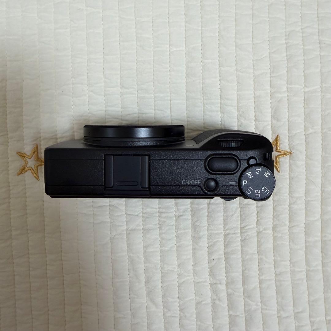 「室内試し撮りのみ」　RICOH GX III