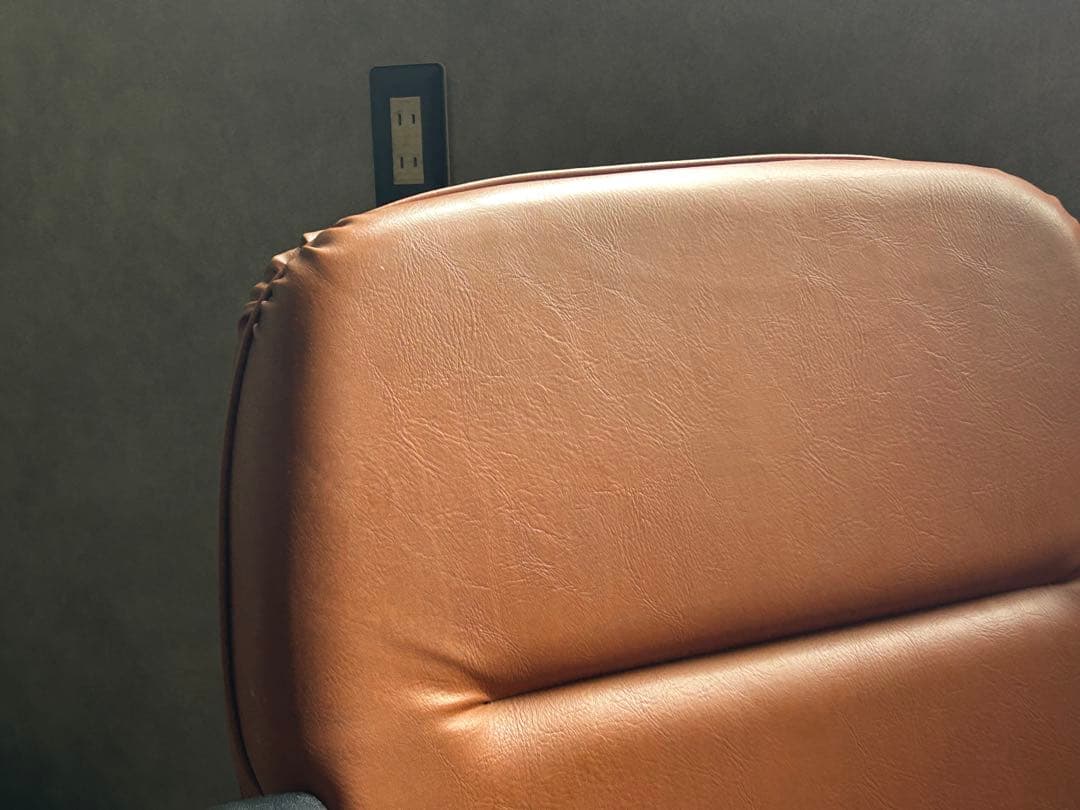 ②PLUS スイス　デスクチェア　レトロ　アームチェア　ミッドセンチュリー IH