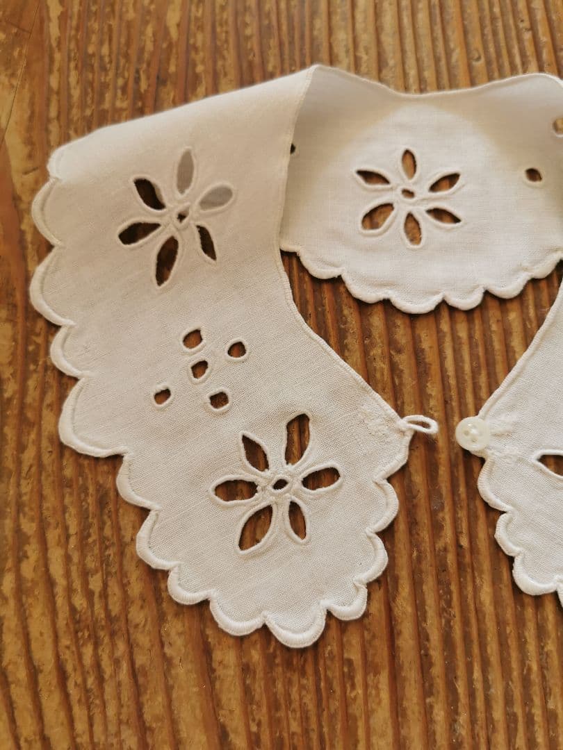 アンティークフランス オープンカットワーク アイレット刺繍 スカラップリム付け襟