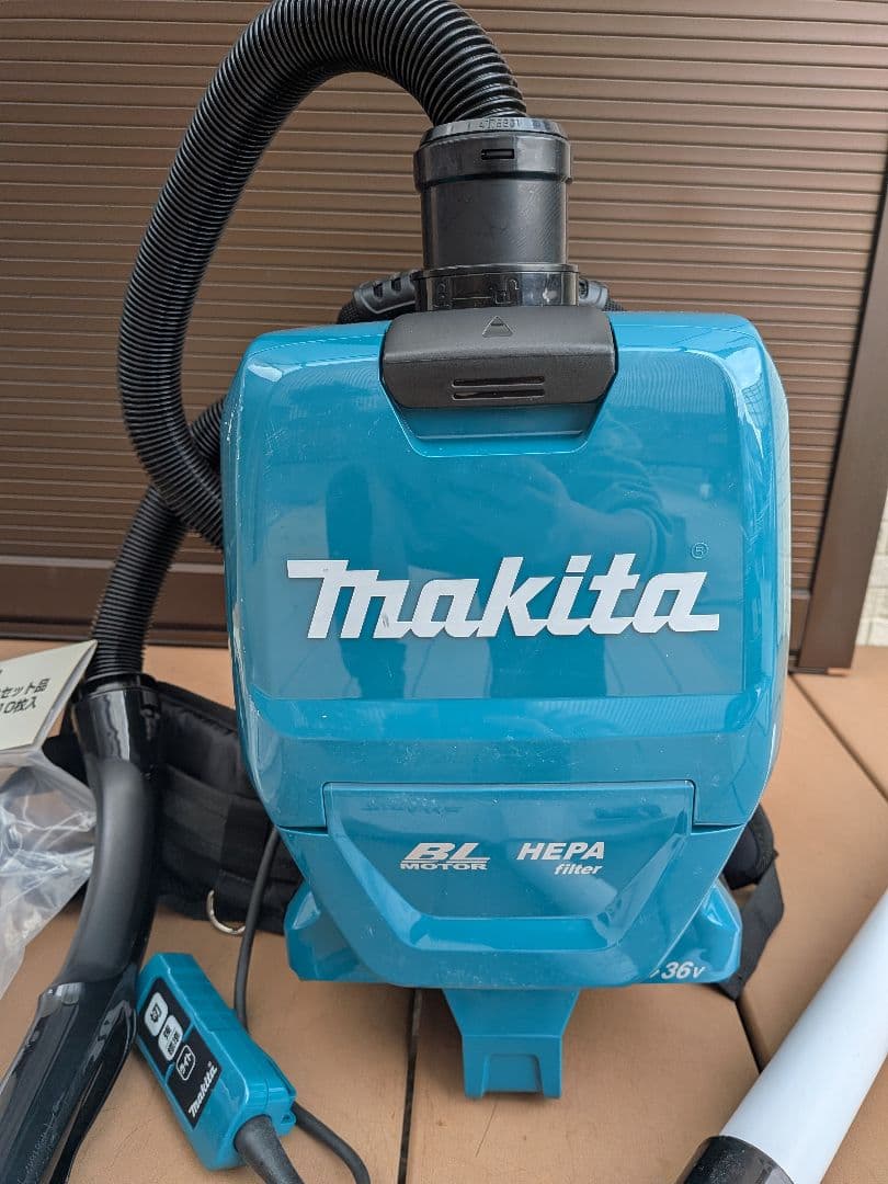 ​マキタ 18V+18V 充電式背負いクリーナー VC260D（本体・付属品）